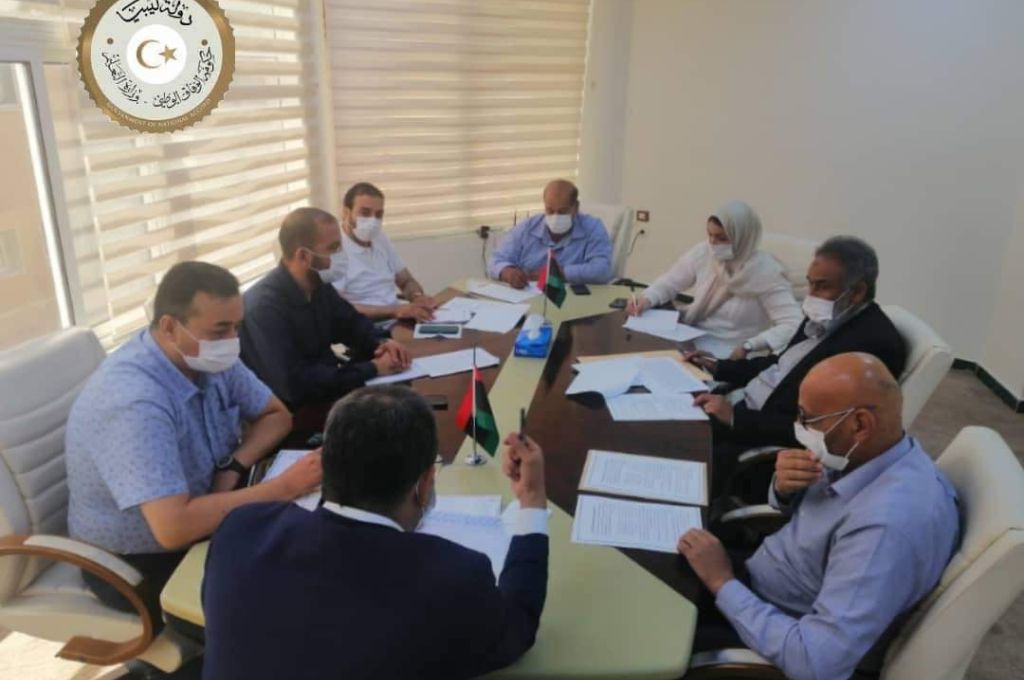 الوحدة يبحث وضع آلية لمتابعة الديون المتعثرة بالمصرف