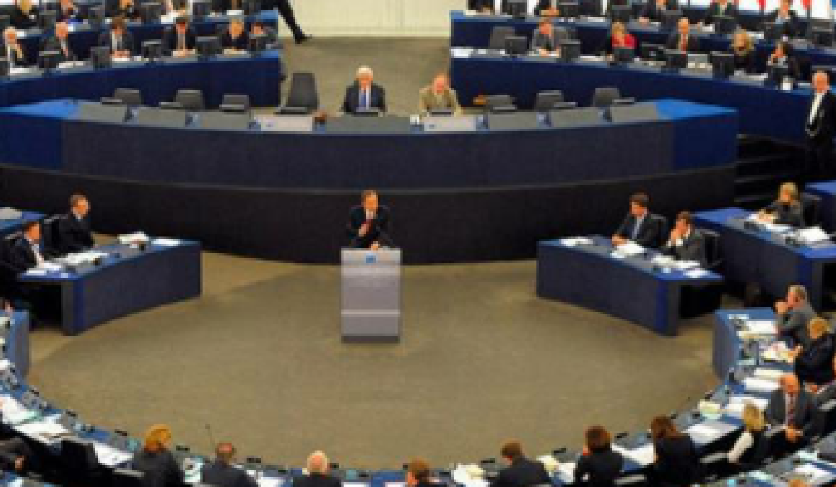 الاتحاد الأوروبي : قرار حظر الأسلحة غير فعال في ليبيا وعمليات تصدير و بيع النفط مستمرة في شرق البلاد