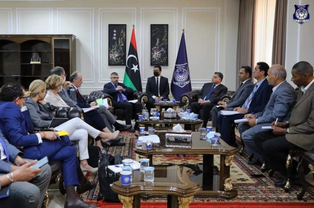 وزير الداخلية يناقش عدة مواضيع مع سفير الإتحاد الأوروبي لدى ليبيا