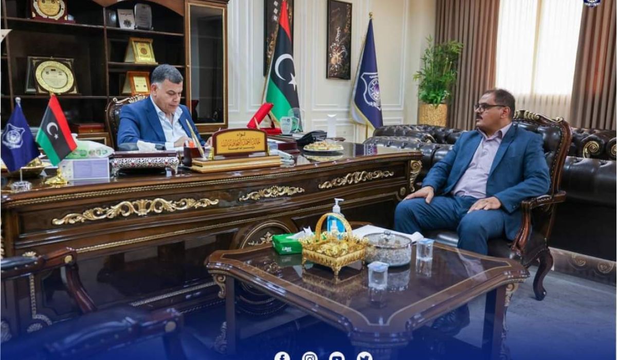 "خالد مازن" يبحث مع مدير مركز المعلومات والتوثيق ما تم إعداده وتجهيزه من قبل المركز من برامج وتطبيقات إلكترونية