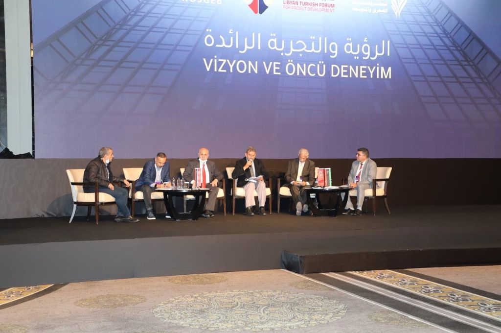 "الدبيبة" يستلم بطاقة تحصين من مدير عام المركز الوطني لمكافحة الأمراض