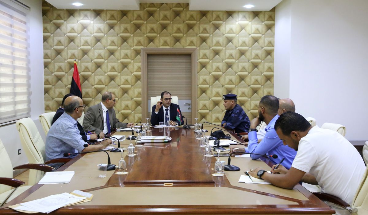 الاتفاق على زيادة كميات الوقود وفتح عدد من المحطات لمدة 24 ساعة للحد من الازدحام