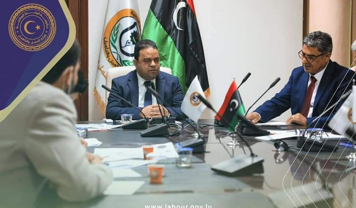 اللجنة المعنية بملف الاستجلاب تؤكد على وضع النماذج والعقود الخاصة بالعمالة الأجنبية