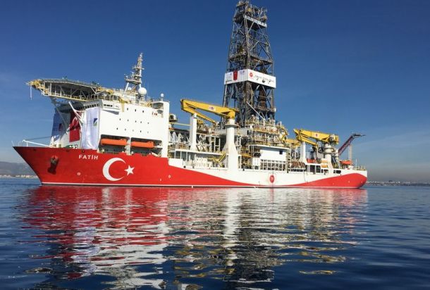 صحيفة أيرلندية: حفتر دفع 1.5 مليون دولار لشراء سفينة حربية أيرلندية سابقة بيعت بـ110 ألف يورو