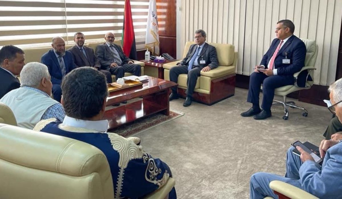 وزير النفط والغاز يلتقي عدداً من المكونات الاجتماعية لمناقشة ملف إغلاق الحقول النفطية