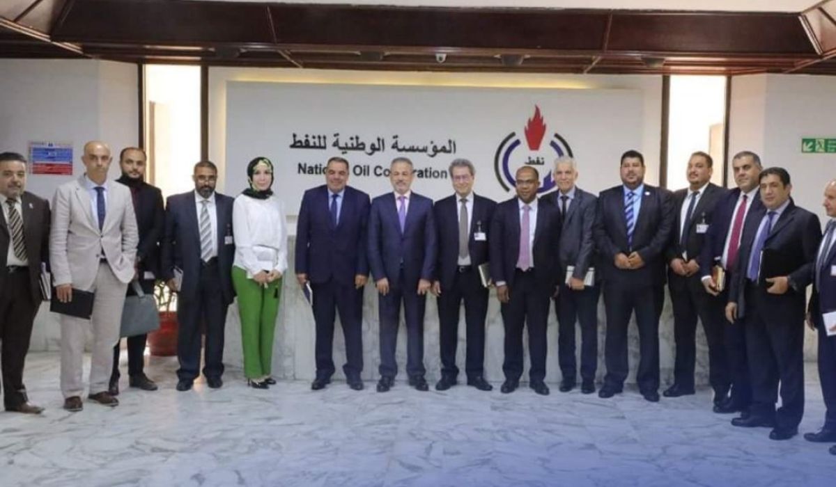 معالجة مشاكل التأمين الصحي والتدريب والزيادة المقررة لمرتبات العاملين محور اجتماع "بن قدارة" مع وزير النفط والغاز