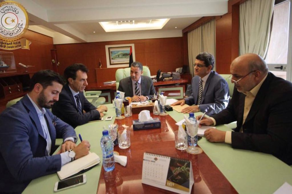 بلدية بنغازي تستقبل أعضاء بعثة الأمم المتحدة في ليبيا وتستلم بعض المعدات الطبية والمواد المنزلية