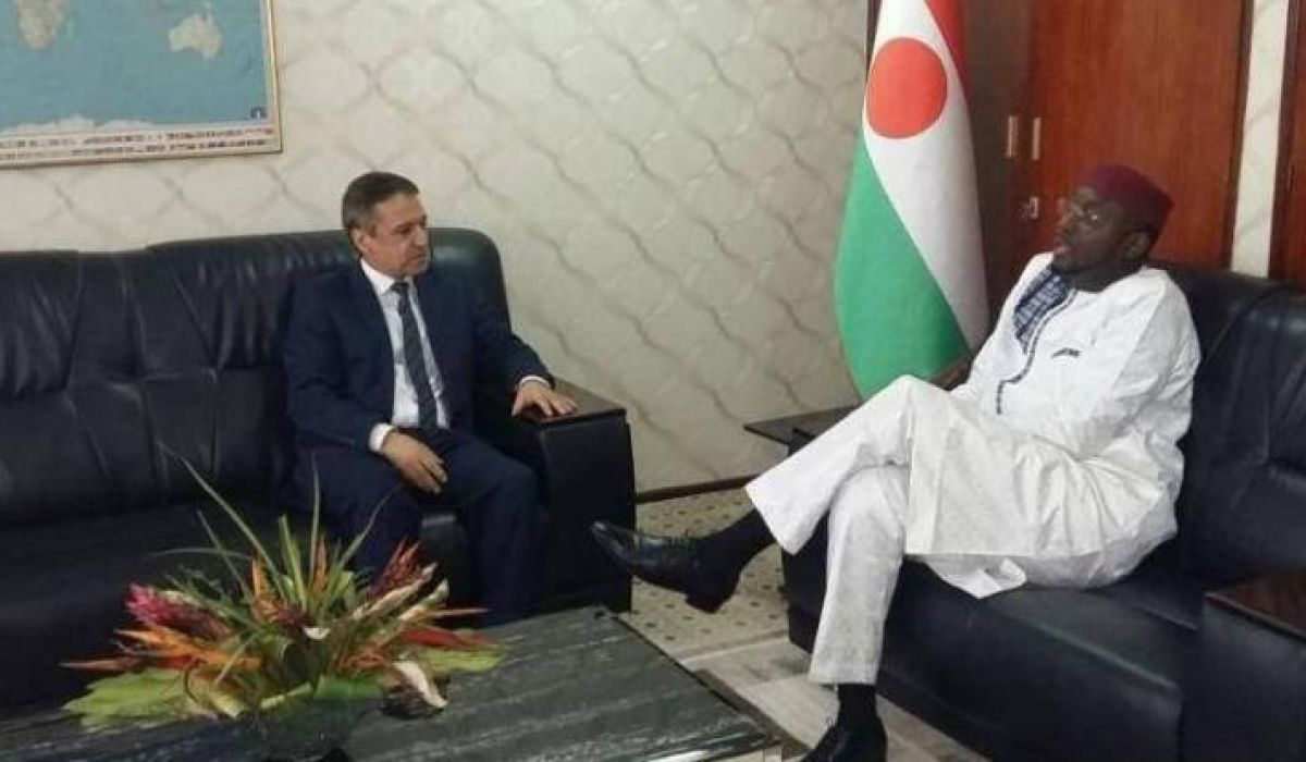 السفير الليبي يلتقي رئيس النيجر لمناقشة قضايا الهجرة غير القانونية