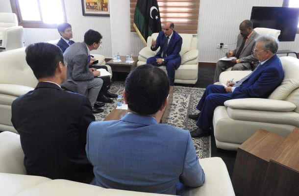 السراج يلتقي وزيرة الدفاع الايطالي والهجرة وعودة الشركات الايطالية على طاولة اللقاء