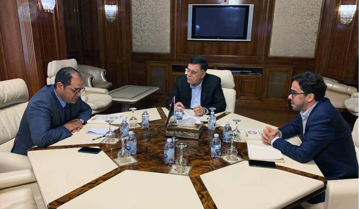 السراج يبحث مع أزمة الطوارئ ملفات الكهرباء والسيولة والنازحين