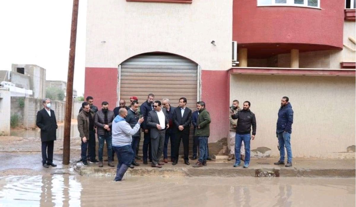 "أبوجناح" يشدد على ضرورة إصلاح ومعالجة الطرق والبنى التحتية التي تعاني منها المناطق