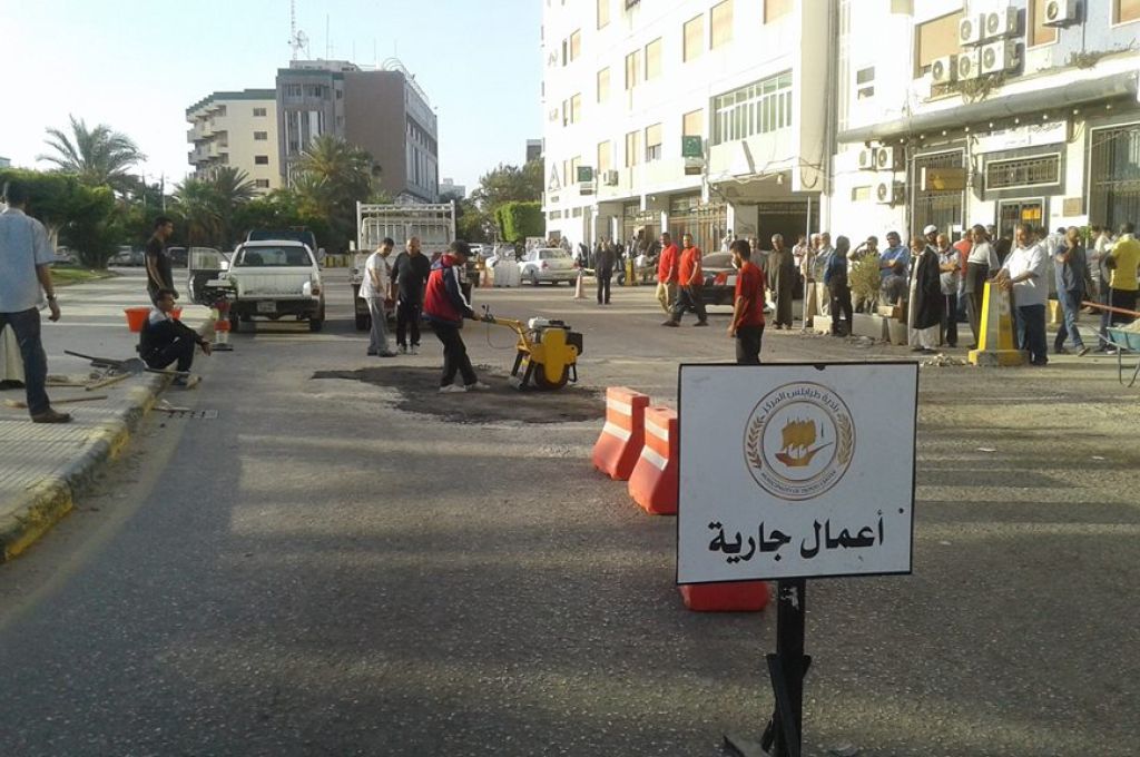 بلدية طرابلس تقضي على مشاكل الطرق ...