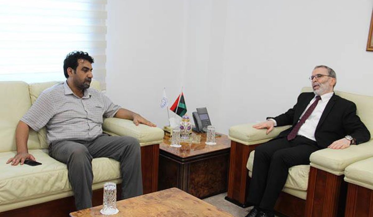 الوطنية للنفط تبحث تحسين بيئة العمل مع الاتحاد العام لعمال قطاع النفط والغاز