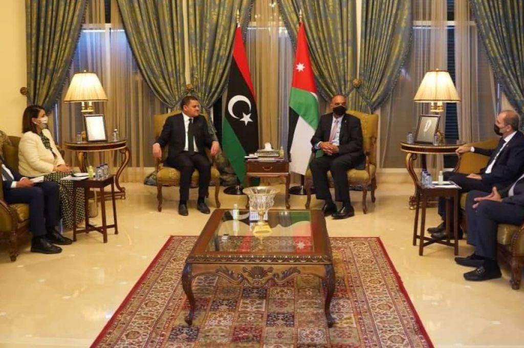 وكيل الصناعة والمعادن يشدد بضرورة المحافظة على التوزيع العادل للمشاريع التنمية