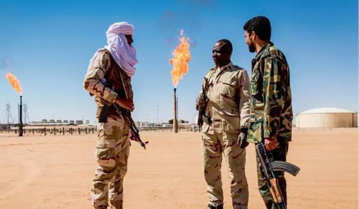 الغارديان: "نبوءة القذافي تتحقق بتصارع القوى الأجنبية على النفط في ليبيا"