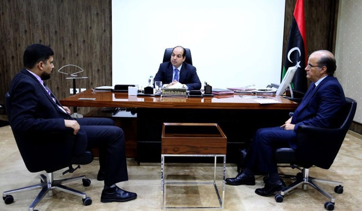لقاء يجمع معيتيق بوزير المالية لمتابعة جباية الإيرادات