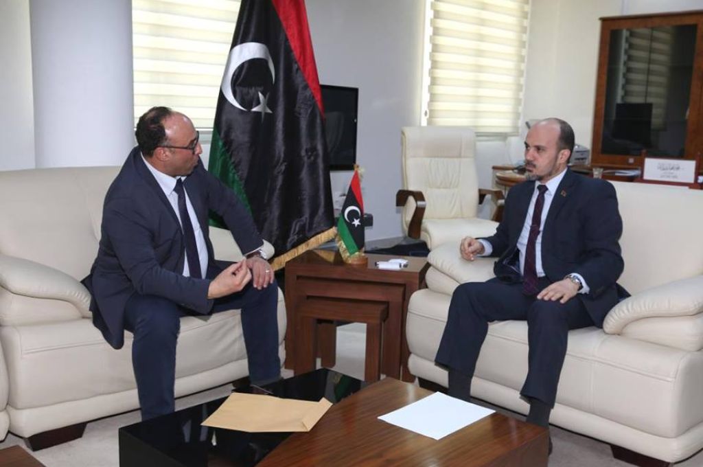 كاجمان يبحث مع القائم بالأعمال البريطاني المشاريع الصغرى والمتوسطة وتمكين الشباب بالجنوب