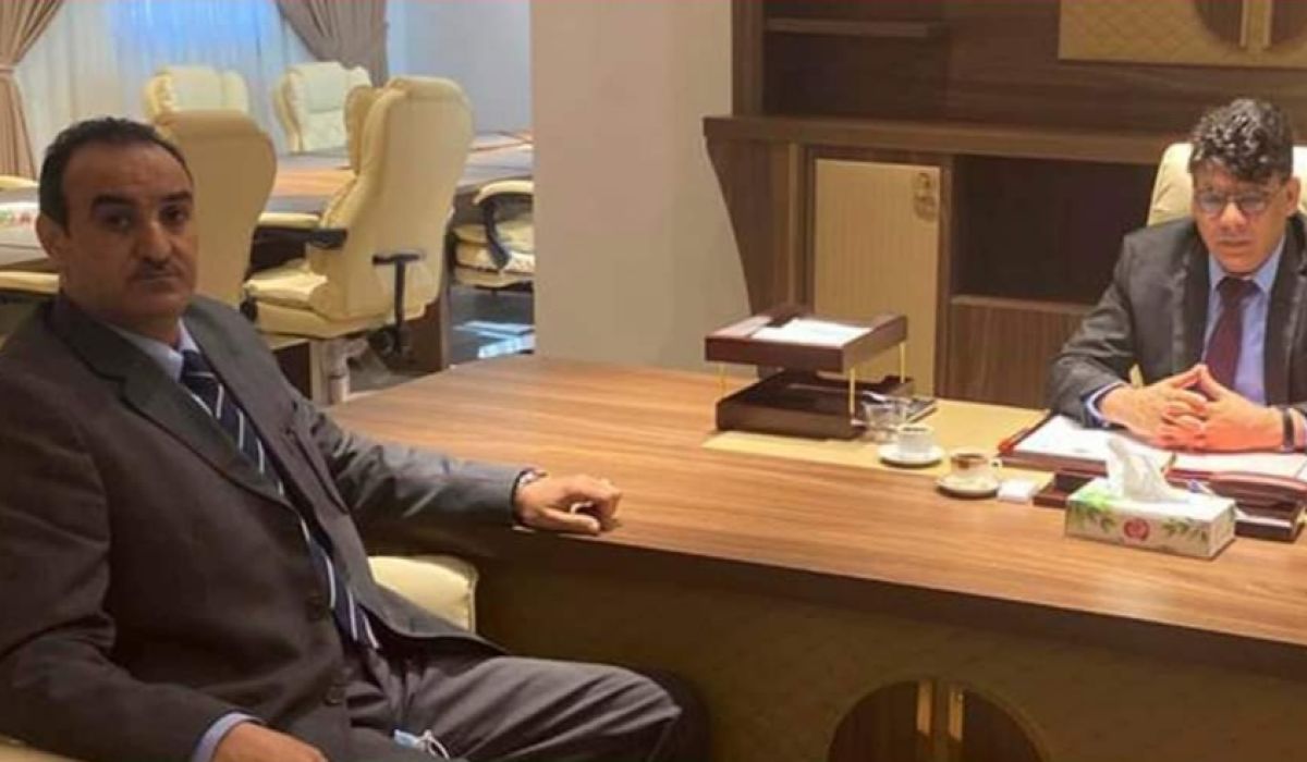 وكيل صحة الوفاق يناقش مع الصور الافراج عن بعض الموظفين الموقوفين عن العمل ونشاط الوزارة