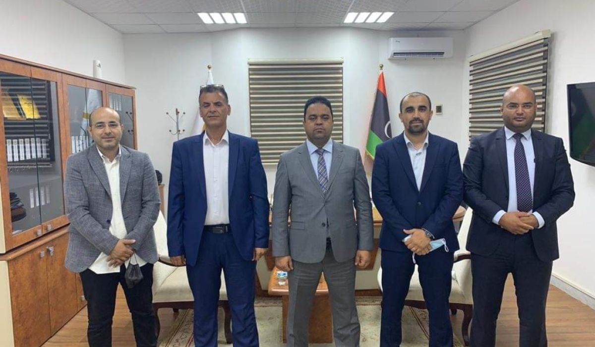 العابد يؤكد على إهتمام الوزارة بتأهيل خريجين الطيران بمجالات النقل الجوي