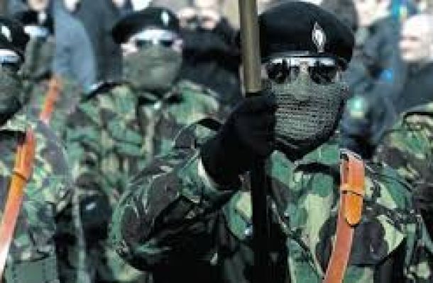 بلومبيرغ " تشكك في أسباب اندفاع حفتر وراء الحقول بالجنوب ، وصنع الله في الانتظار "