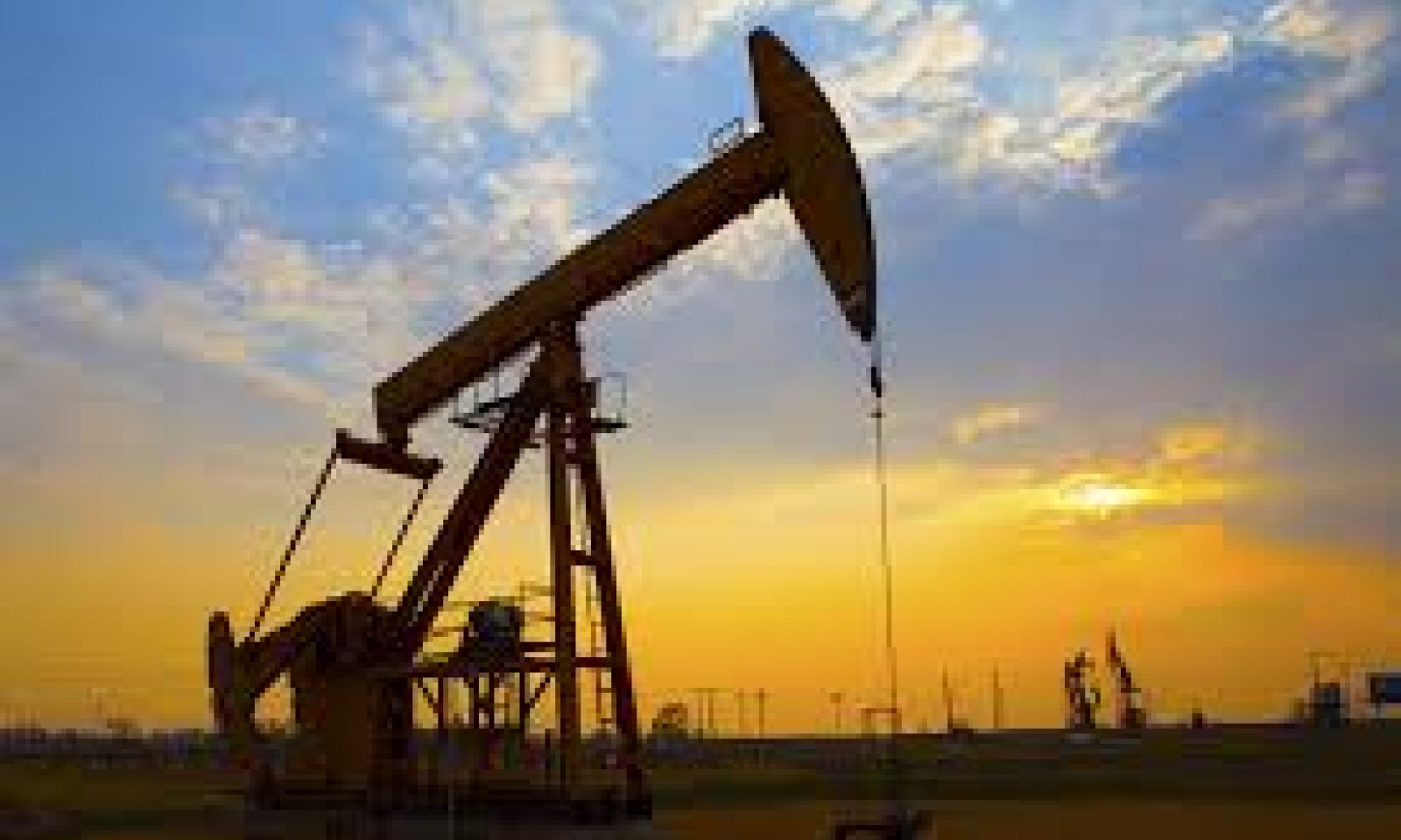 الجارديان تبحث في العوامل التي سببت في ارتفاع أسعار النفط