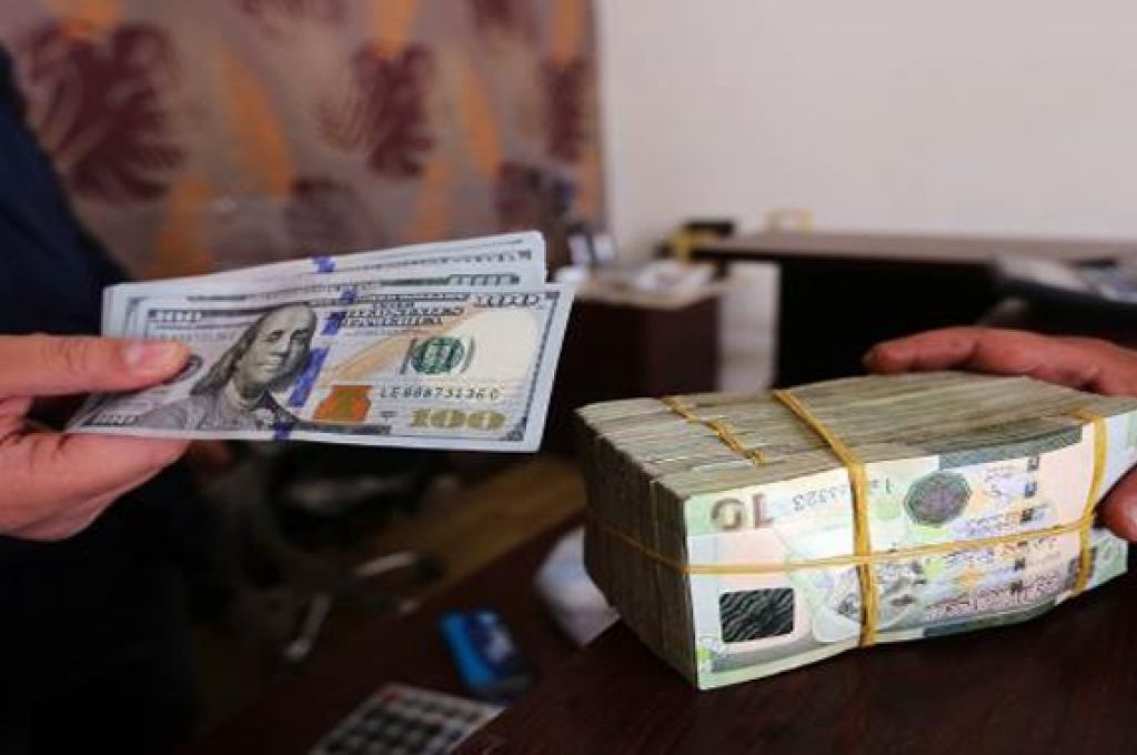 انخفاض سعر صرف الدولار الى 8.82 بالسوق الموازي