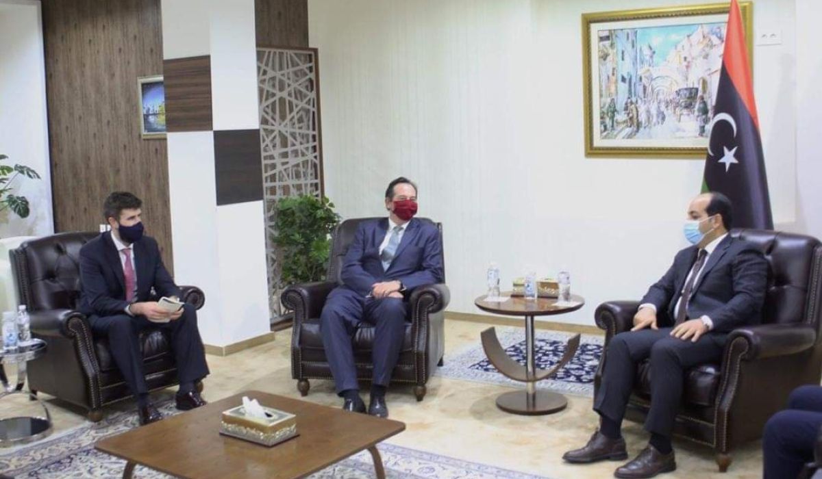 اجتماع أحمد معيتيق مع سفير المملكة المتحدة لدى ليبيا