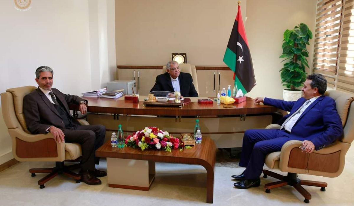 "القطراني" يجتمع مع وزير الدولة للشؤون الاقتصادية وعميد بلدية بني وليد