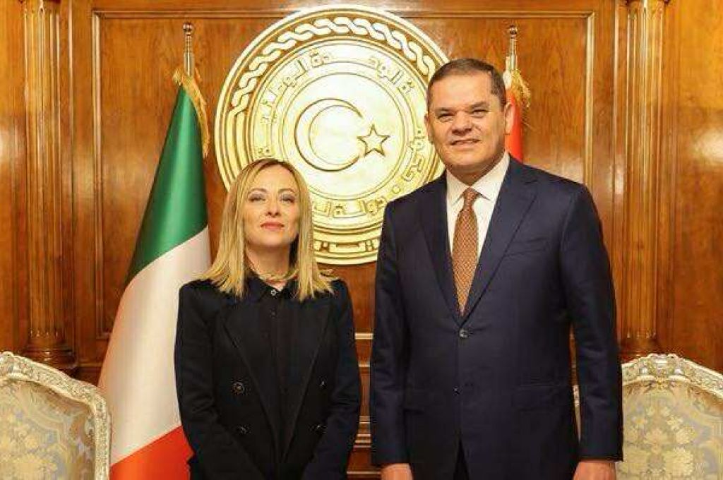 لوموند ديبلوماتيك: تجنيس الأجانب تهديد مباشر لحصة الليبيين من عائدات النفط