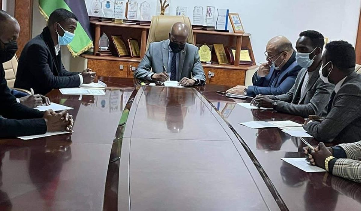 وزير العمل يلتقي بالمجلس البلدي مرزق وشباب من المدينة