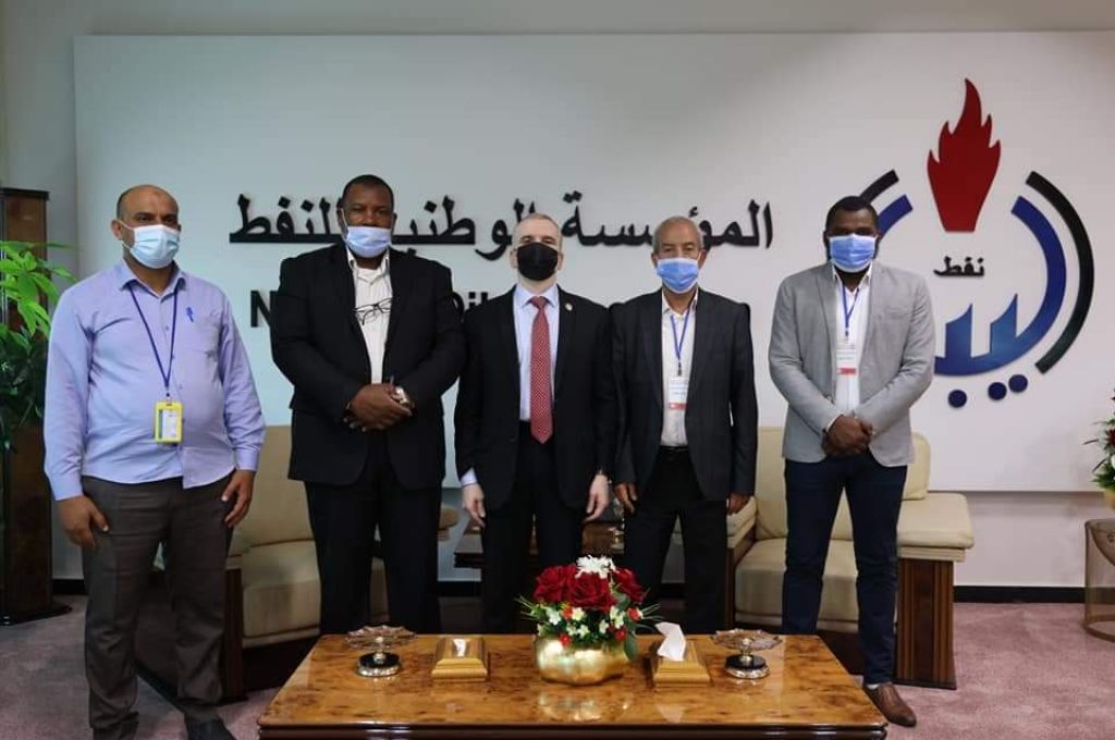 الوطنية للنفط تبحث تطوير التعاون بين المؤسسة والمملكة البريطانية