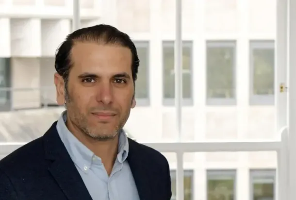 "إبراهيم والي": إنخفاض سعر صرف الدينار وانخفاض سعر برميل النفط