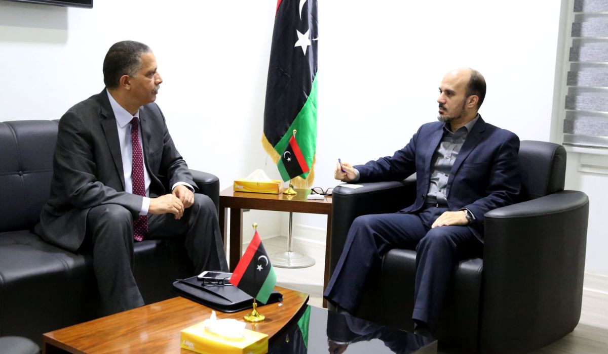 زايد يناقش مع وزير المواصلات الخطوات المتخذة لاستئناف الطيران بمطار معيتيقة