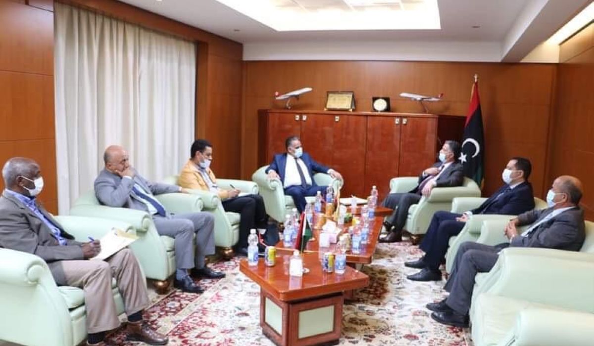 لمناقشة استئناف الرحلات...رئيس مصلحة الطيران المدني يعقد اجتماعاً مع القنصل العام بتونس