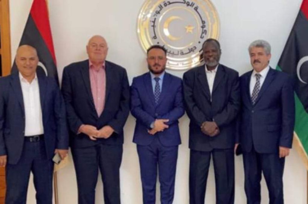 ديوان المحاسبة يعقد اجتماعاً دورياً لمتابعة سير العمل بالإدارات والمكاتب التابعه له