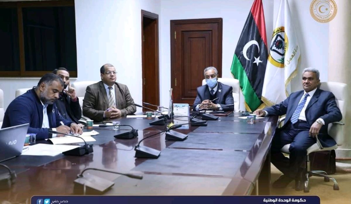 لجنة مبادرة المدن العمالية بوزارة العمل والتأهيل تستعرض الشكل النهائي للنماذج