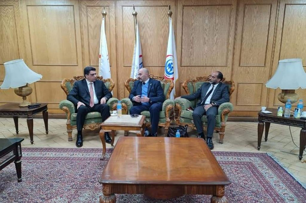 "شكشك" يبحث إمكانية إبرام اتفاقيات تعاون مع معهد ناصر للبحوث والعلاج بمصر