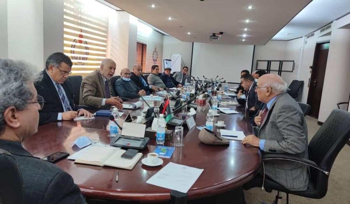 "عون" يجتمع مع المدراء العامون ومدراء الإدارة والمكاتب ومستشاري الوزارة