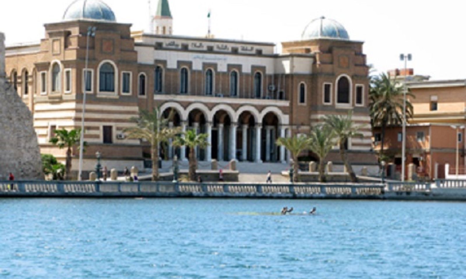 المصرف المركزي : وزعنا 400 دولار لقرابة سبعة ملايين مواطن ليبي ونعمل على تنفيذ اعتمادات لأكثر من 2000 شركة