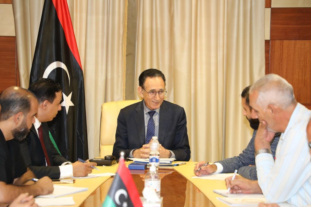 العمل والتأهيل تستلم أعمال لجنة التعيينات الصادرة عن الحكومة الليبية المؤقتة