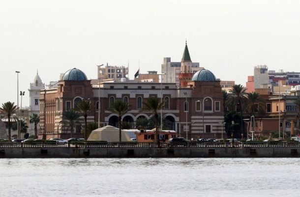 خاص.. 80 مليون يسلمها فريق السيولة بالمركزي لفروع الجمهورية بطرابلس