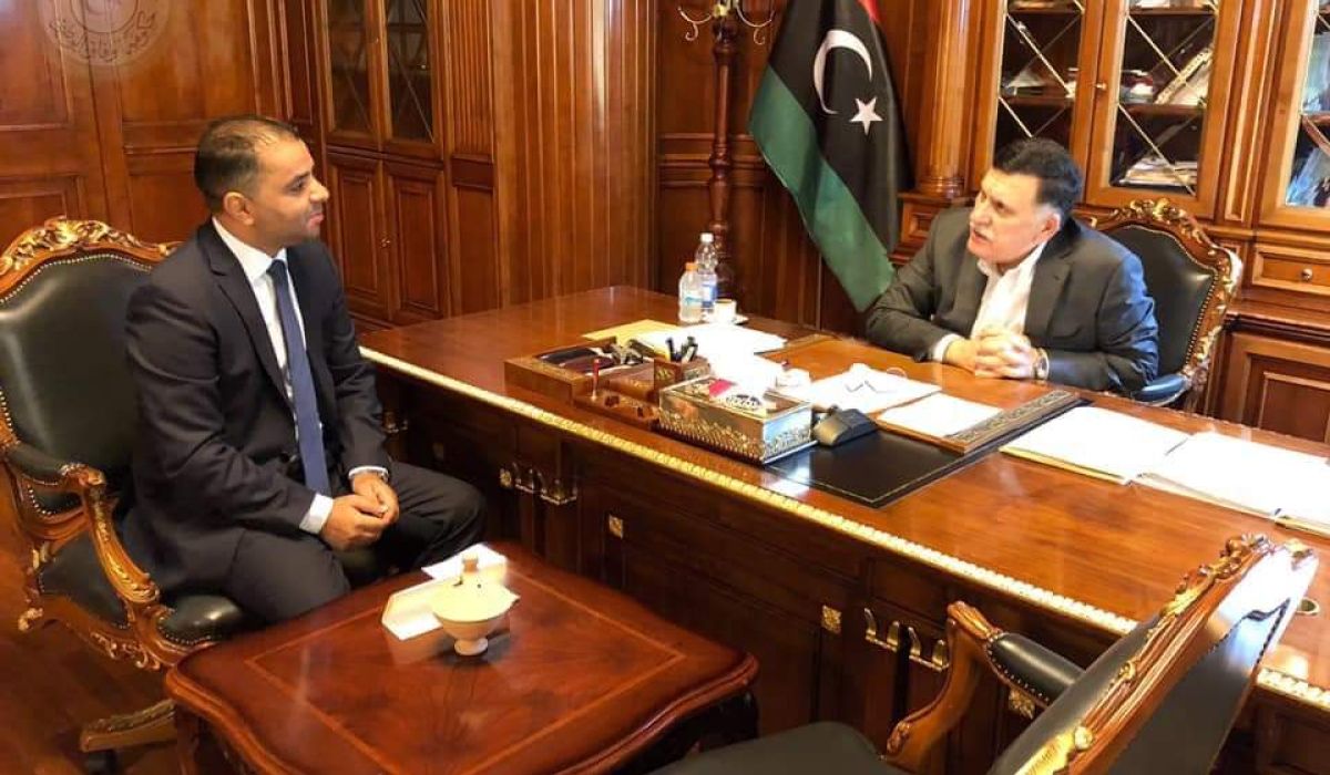 السراج يناقش مع وكيل وزارة المواصلات كيفية تأمين حركة الطيران بمطاري معيتيقة و مصراتة