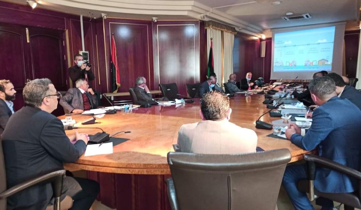 وزارة الاقتصاد والصناعة بحكومة الوفاق تناقش عملية التفتيش على السلع