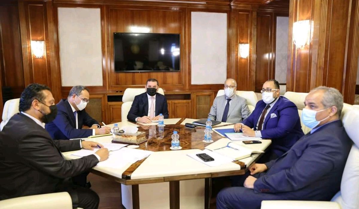 الدبيبة يبحث مع الكبير خطة المصرف لمعالجة مشكلة المقاصة وعلاوة الزوجة والأبناء