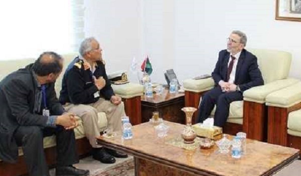 صنع الله يناقش مع آمر حرس السواحل جهود محاربة عمليات تهريب المحروقات