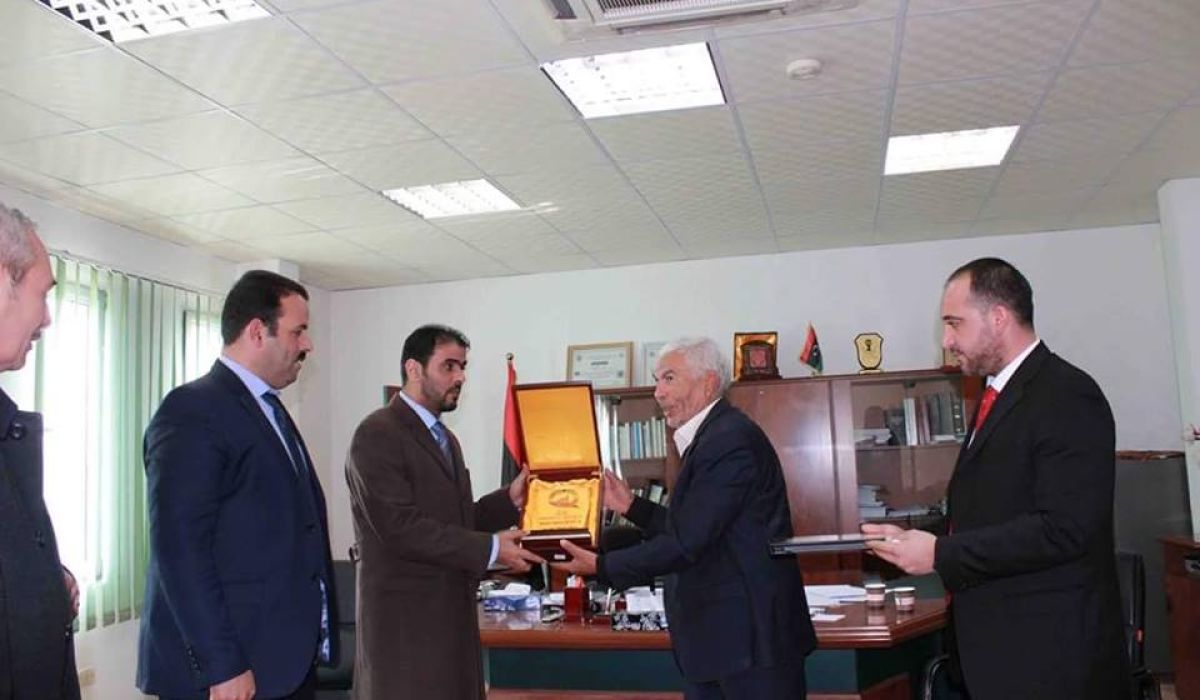وزير المالية المفوض يزور مصلحة الضرائب