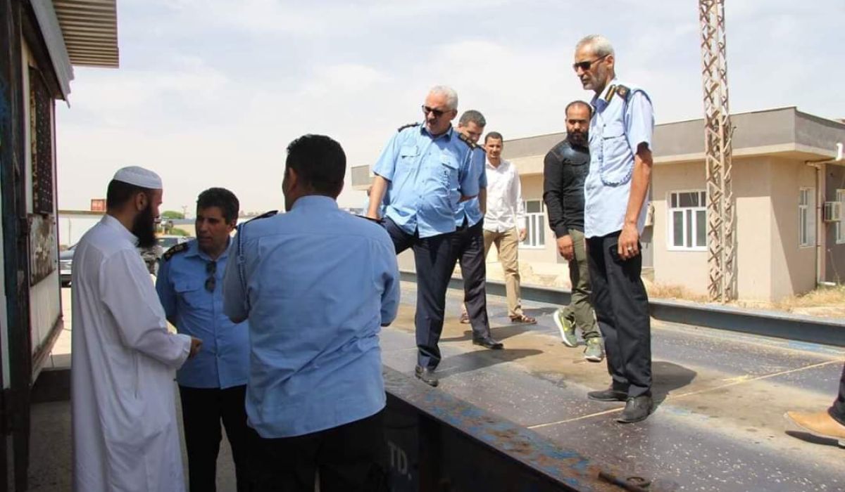 جمارك طرابلس ترصد مخالفات بميناء الخمس البحري