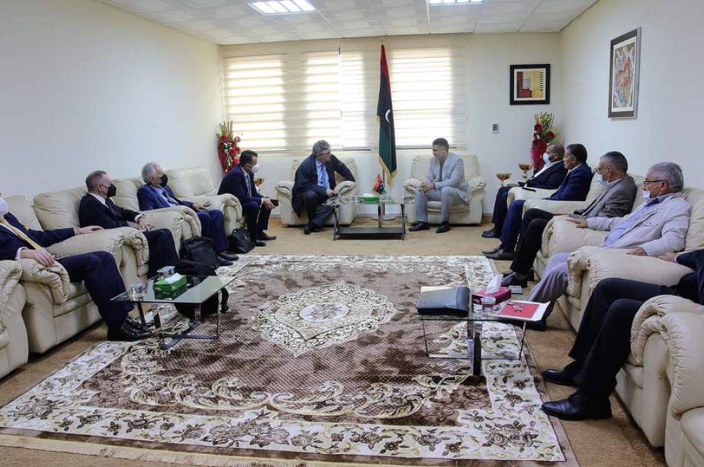 وزير الصناعة والمعادن يقوم بزيارة للشركة الليبية للحديد والصلب مصراتة