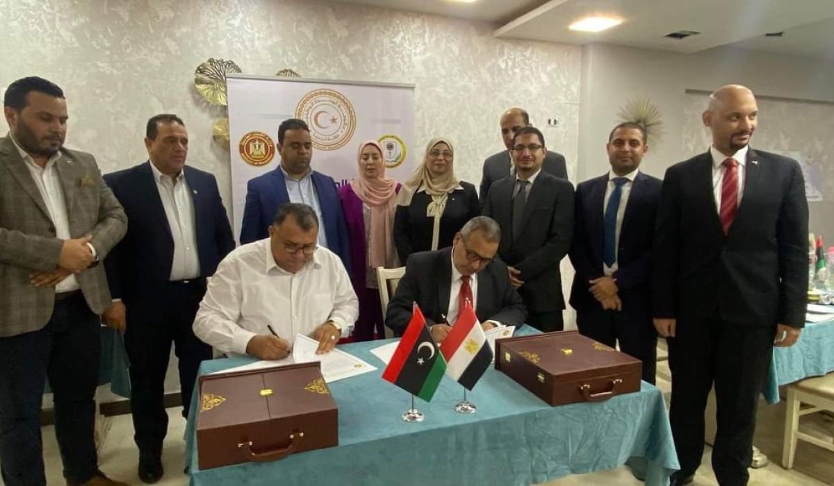 العمل والتأهيل تقوم بتوقيع بروتوكول الربط الالكتروني مع نظيرتها القوى العاملة المصرية