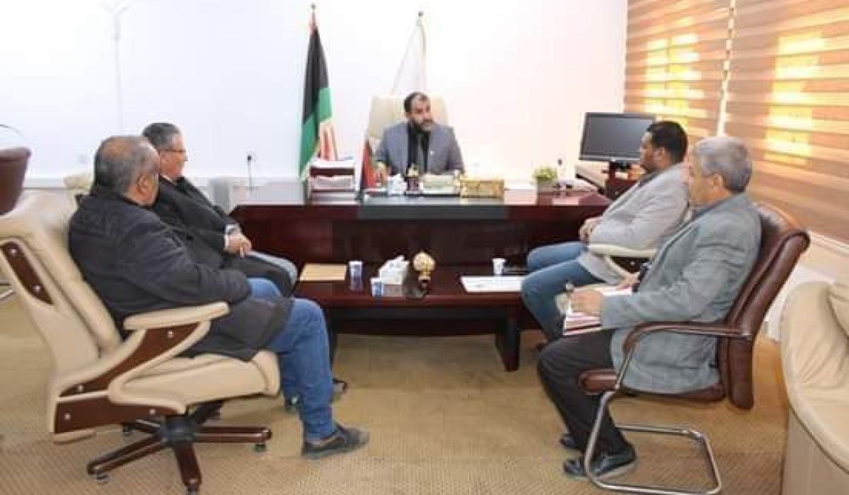 "الحاسي" يبحث مع شركات الخدمات العامة بالبلديات تأخر سداد المستحقات المالية وقلة الإمكانيّات من آلات ومعدات صيانة
